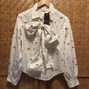 NWT Levi's White Floral long sleeveTop small